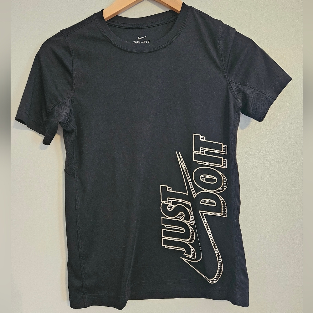 3/$15 Boys Medium Black And White Nike DriFit Tee